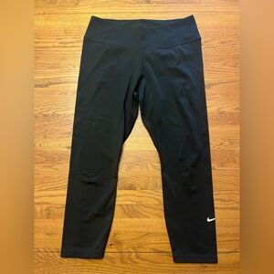 Nike Black Leggings with Elastic Waistband and Full-Length Fit